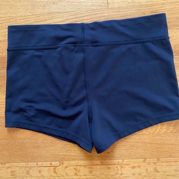 Nike Dri-Fit Womens Performance Volleyball Game Shorts - Picture 2 of 3